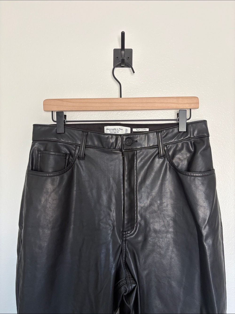 Abercrombie & Fitch The Ankle Straight Ultra High Rise Vegan Leather Pant 31 - Picture 3 of 9